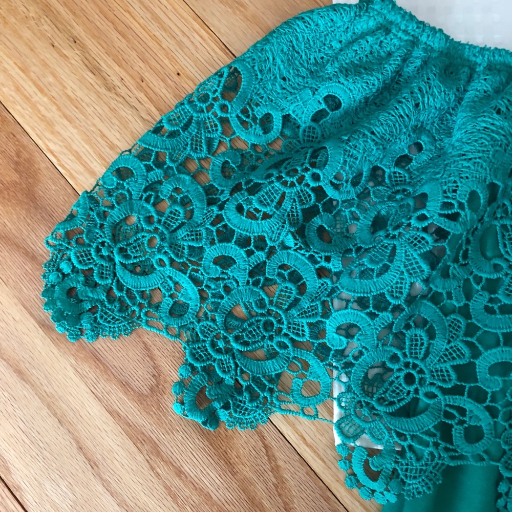 Off the shoulder Kelley green ruffle top, Size M - Picture 5 of 7